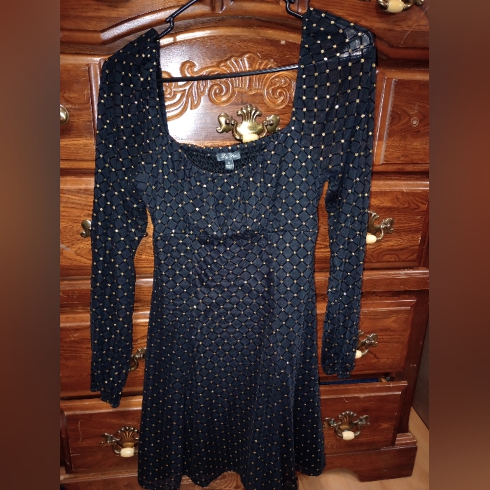 Chic Black and Gold Long Sleeve Dress